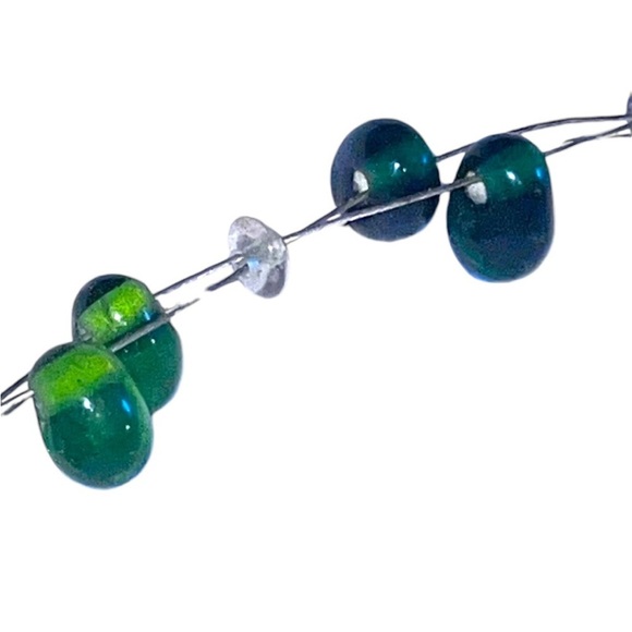Estate Shades of Green Glass Drop Teardrop Bead Beaded illusion Necklace - Picture 5 of 7